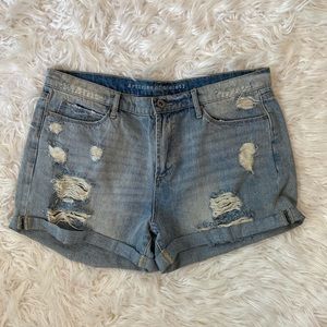 High waist light wash shorts
